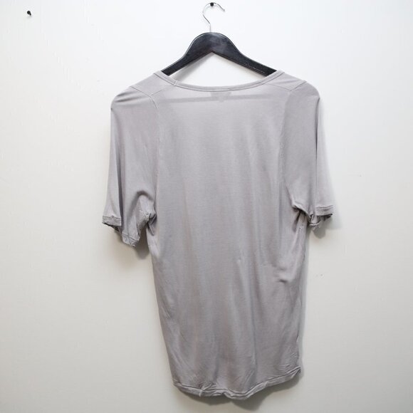 Aritzia Wilfred Free Libre Short Sleeve Grey V-neck Pocket T-shirt - Picture 4 of 4
